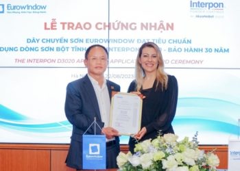 AkzoNobel trao chứng nhận dây chuyền sơn đạt tiêu chuẩn bảo hành 30 năm cho Eurowindow