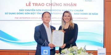 AkzoNobel trao chứng nhận dây chuyền sơn đạt tiêu chuẩn bảo hành 30 năm cho Eurowindow