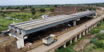 Đồng bằng sông Cửu Long nên làm cầu cạn thay vì khai thác cát biển, tro xỉ để xây dựng đường cao tốc?