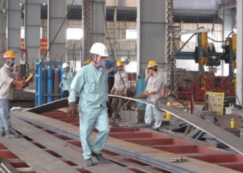 Tiêu thụ giảm, doanh nghiệp thép lo đội chi phí do việc tăng giá điện