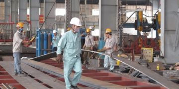 Tiêu thụ giảm, doanh nghiệp thép lo đội chi phí do việc tăng giá điện