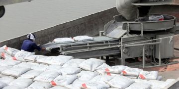 Xuất khẩu xi măng: Trị giá giảm, vẫn tăng thuế