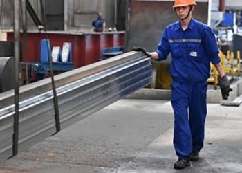 Giá thép trong nước tiếp tục tăng cao