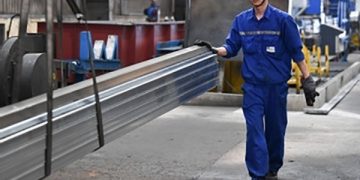 Giá thép trong nước tiếp tục tăng cao