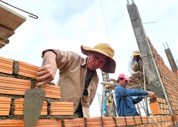 Quảng Ngãi: Sẽ kéo giảm giá cát xây dựng