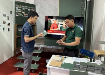 Tấm nhựa Eco thu hút đông đảo khách tham quan tại Vietbuild 2024