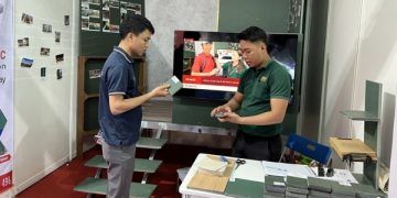 Tấm nhựa Eco thu hút đông đảo khách tham quan tại Vietbuild 2024